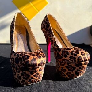 *UNIQUE* Leopard/Cheetah and Neon Pink Heels
